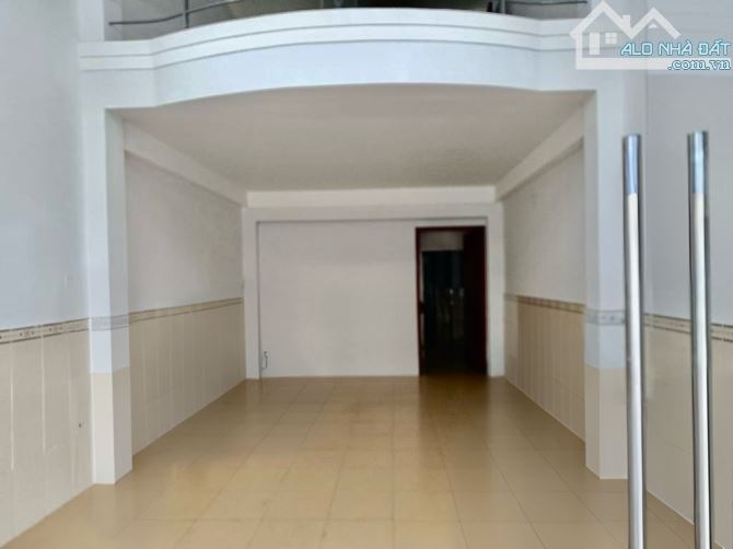 Mặt tiền Tạ Quang Bửu, Phạm Hùng P5, Q8