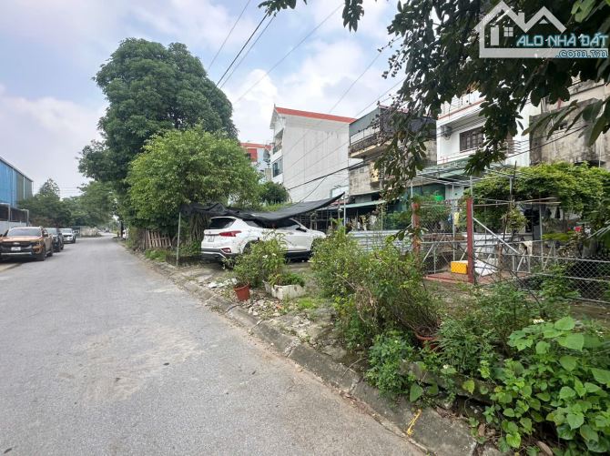 Bán đất ô tô đỗ cửa 2 mặt thoáng cực đẹp tại Khu Công Nghiệp Quất Động