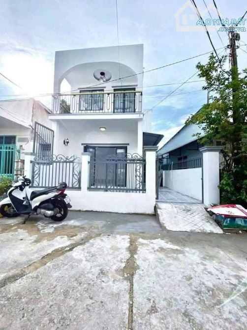 CẦN BÁN GẤP NHÀ 1 TRỆT 1 LẦU GẦN CHỢ BÌNH CHÁNH – GIÁ CHỈ 1 TỶ 260 TRIỆU