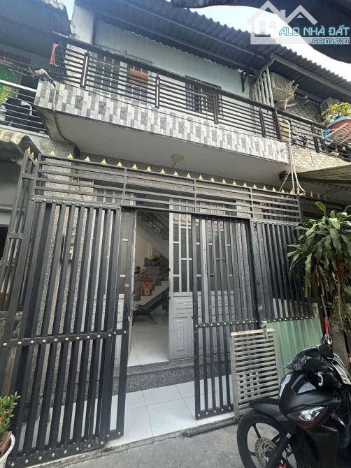 Bán gấp nhà Bình Tân hẻm xe hơi còn mới đẹp (4mx7m) chỉ hơn 2 tỷ