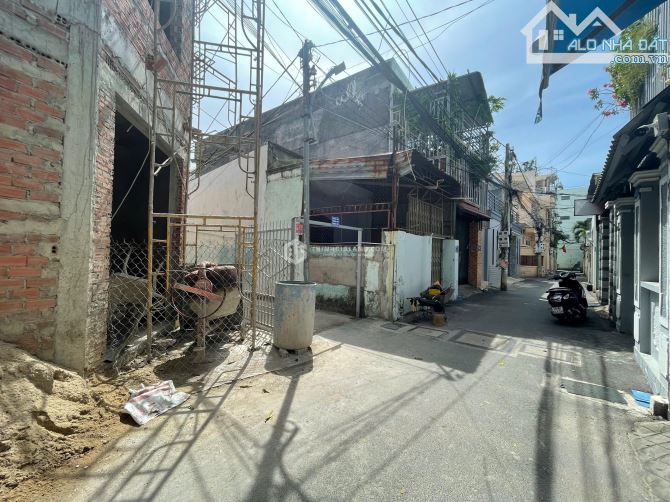 BÁN NHÀ CŨ TÍNH ĐẤT ĐƯỢC 2 MẶT TIỀN HẺM Ô TÔ_TRƯƠNG CÔNG ĐỊNH_PHƯỜNG 8_VŨNG TÀU