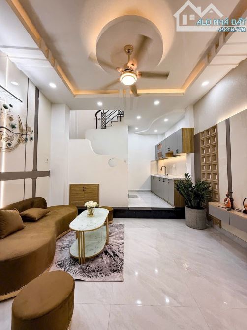 Bán nhà Bạch Đằng Bình Thạnh, Sát vách Hàng Xanh, 70m2 , 2 Tầng