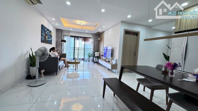 Bán chcc CT2 Vietel The Light Trung Văn căn góc 131m 3PN full đồ ban công hướng Nam