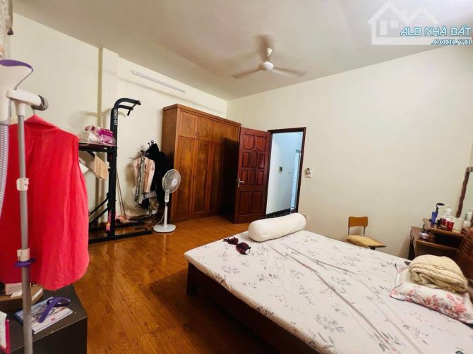 BÁN NHÀ GẤP TRUNG TÂM QUẬN HOÀN KIẾM 55Mx3T GIÁ 8,3TỶ.