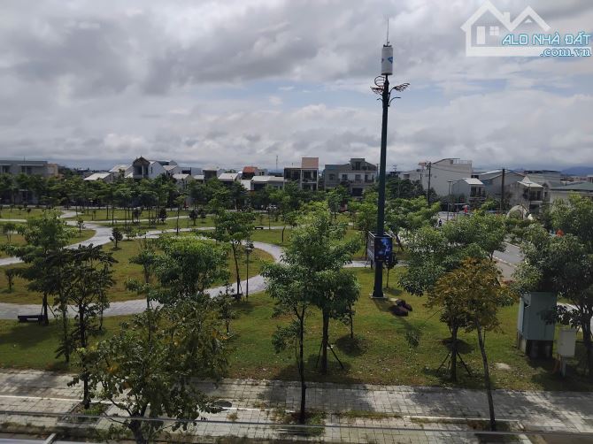 NHÀ 3 TẦNG ĐẸP LUNG LINH 2 MẶT TIỀN VIEW CÔNG VIÊN KQH HƯƠNG SƠ TRUNG TÂM TP HUẾ
