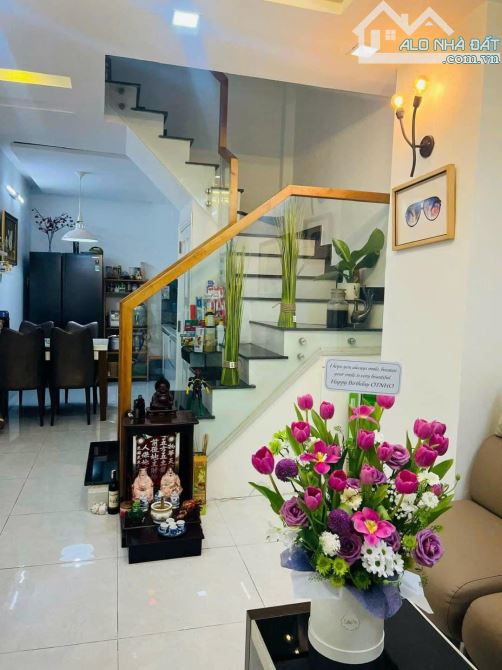 Ở NGAY! Bán Nhà Đẹp 5 Tầng Xe Hơi Thông Võ Văn Tần, 32m2, Nhỉnh 6 Tỷ TL