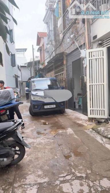 GẦN 50m2 HXH BÙI ĐÌNH TUÝ - NHÀ 3 TẦNG MỚI ĐẸP - 3 NGỦ - XE HƠI ĐẬU TRƯỚC CỬA NGÀY ĐÊM