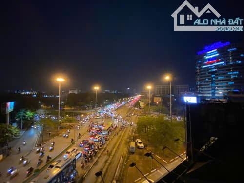 16 tỷ, 48,8m2, 6 tầng, MT 4,6 hồ Ba Mẫu mặt phố KD sầm uất , thang máy, view công viên