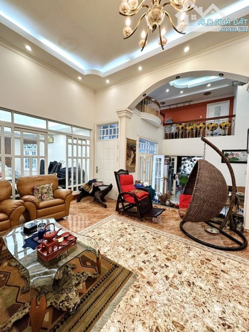 VILLA SÂN VƯỜN TRUNG TÂM QUẬN 1 - 333M2 - 4 TẦNG - 62 TỶ