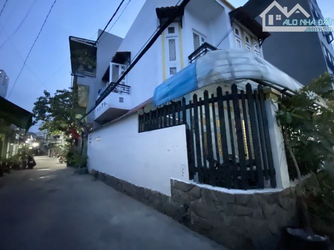 🌆CĂN GÓC 2MẶT TIỀN - NGANG KHỦNG 6.5M❌9M Nở Hậu - HẺM XE HƠI THÔNG- NHỈNH 5TỶ 🏡🚗