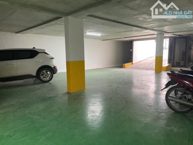 Cho thuê tòa nhà VP 7 tầng thang máy 300m/1 tầng trục chính kinh doanh  tại KĐT Thanh Hà