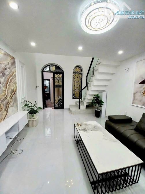 Bán nhà Cầu Đất 27m 2,5 tầng giá 2 tỷ 050