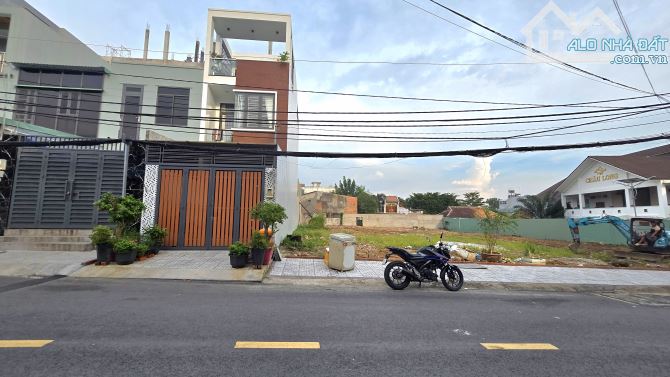 Bán đất Mặt tiền đường 182 sát Lã Xuân Oai, TNP A, Quận 9  - DT:88m2 ngang 4m.