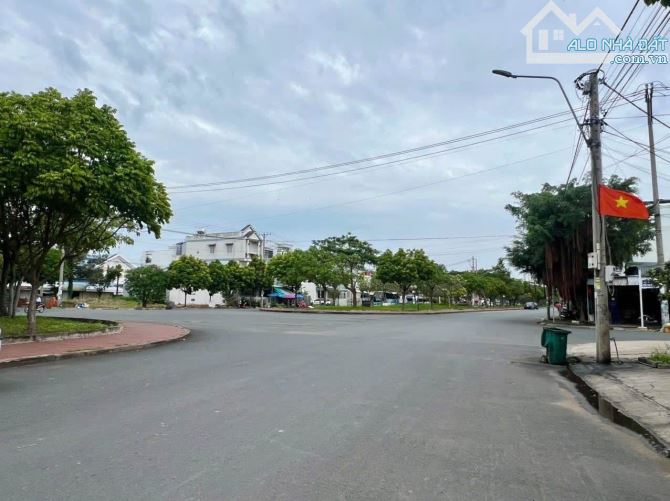 BÁN GẤP LÔ ĐẤT MẶT TIỀN LÝ TỰ TRỌNG - 210m2 -GIÁ SỐC 1 Tỷ 950 -CÁCH SÂN BAY LONG THÀNH 5P