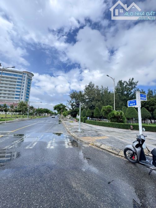 Bán lô đất 276m2 - Đất Xây cao tầng - MT Đường Phan Tứ trục đường 10,5m sát Biển Mỹ Khê