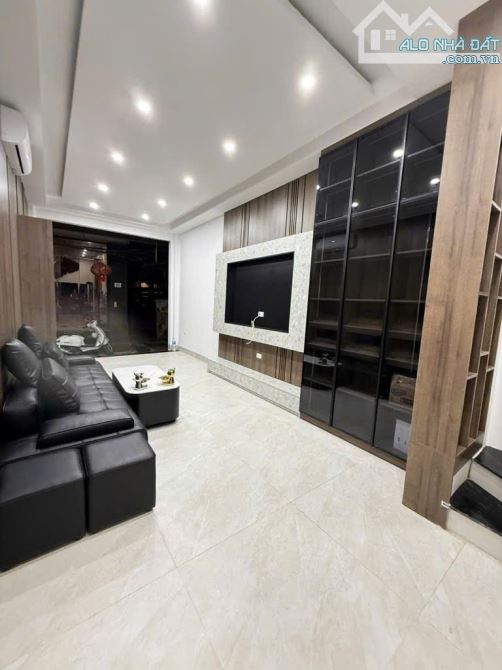 BÁN NHÀ TRẦN KHÁT CHÂN 40m2/ 6 TẦNG - THANG MÁY - GẦN Ô TÔ - HƠN 9 TỶ CÓ BỚT