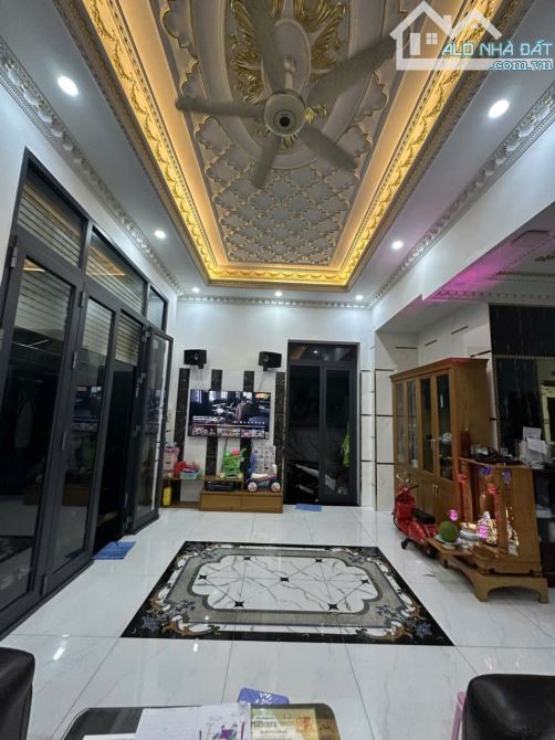 Biệt thự đẳng cấp 5sao mặt tiền Đ số 10 Lê Văn Quới 168m2,4Tầng thang máy Nhỉnh 18tỷ