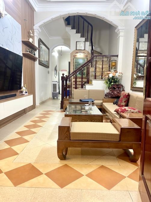 Bán nhà Ngọc Thuỵ dân xây 4 tầng 58m, oto đỗ cửa, gần công viên giá nhô 10 tỷ