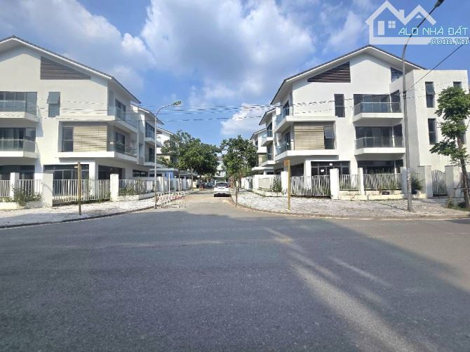 BIỆT THỰ LÔ GÓC VĂN PHÚ - MT 24,5M - Ô TÔ - THANG MÁY - KINH DOANH - 114 M2 GIÁ 33,5 TỶ