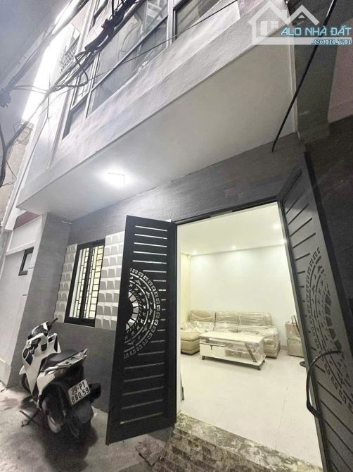 Bán nhà Dương Quảng Hàm, Hơn 9 tỷ, 40m, 6 tầng thang máy, ngõ nông