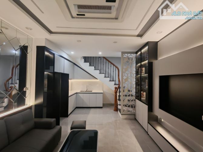 Bán nhà lô góc 5 tầng 35m² tại Lĩnh Nam – ngõ rộng, sổ đỏ chính chủ