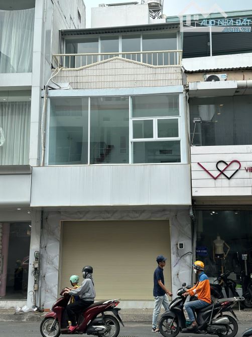 Mặt tiền Võ Văn tần, P.5, Q.3, 5m*6m, trệt 2 lầu, 35tr/th