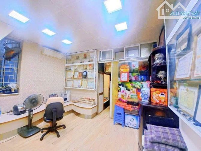 Mặt phố Hàng Bồ đắc địa, kinh doanh đỉnh, trung tâm Phố Cổ Hà Nội 225m2, 3 tầng, 139 tỷ