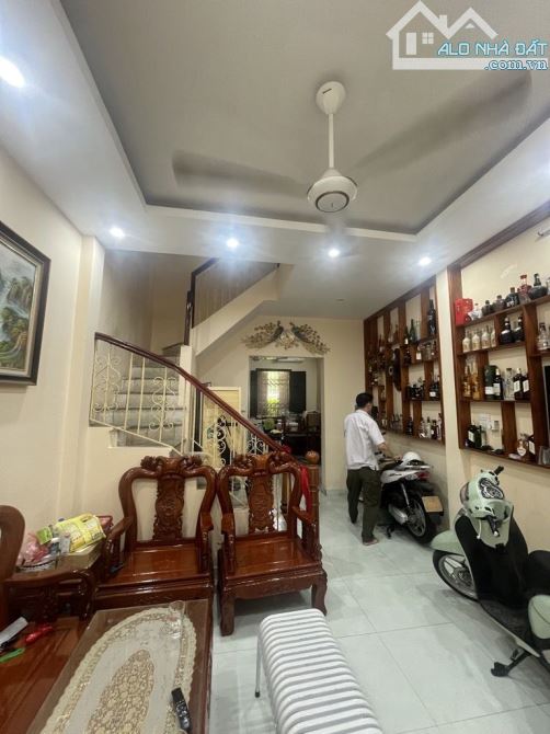NHÀ ĐẸP DÂN XÂY 5 TẦNG CHẮC CHẮN – HAI THOÁNG VĨNH VIỄN – KHU QUÂN ĐỘI YÊN TĨNH, AN NINH T