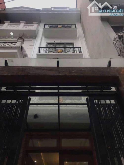 Bán nhà ngõ phố Hoàng Ngân 5 tầng DT 62m2 14,5 tỷ