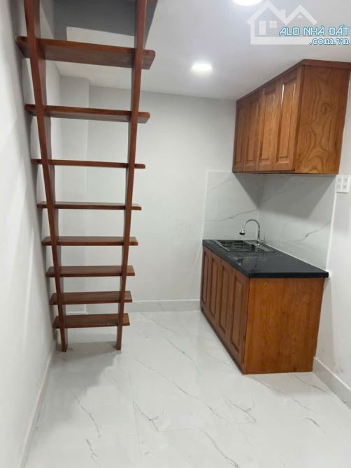 Nhà mới vào ở ngay , CMT8 quận 3