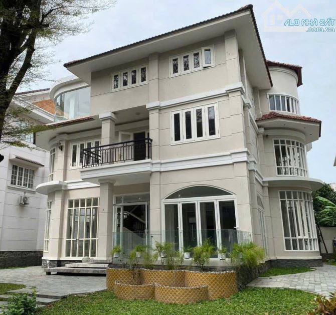 Siêu phẩm biệt thự góc 2MT Phú Mỹ Hưng, Quận 7 - DT: 8x20m - hầm 5t có TM - giá 50 tỷ