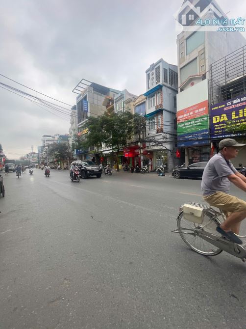 Bán nhà mặt đường Trần Nguyên Hãn , Lê Chân . Dt 183m mặt tiền 9.6m giá 33 tỷ