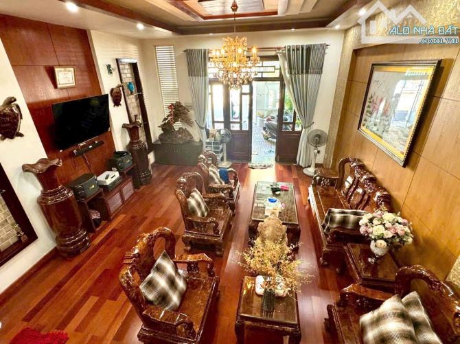 Bán nhà 3 tầng đẹp mặt tiền Lê Đại Hành 139,6m2 mặt tiền  5,6m giá 23 tỷ