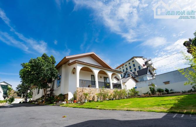 Bán Đất + Biệt thự sân vườn 742m2, 60 tỷ cách Hồ Xuân Hương 500m, Mặt đường Yesin
