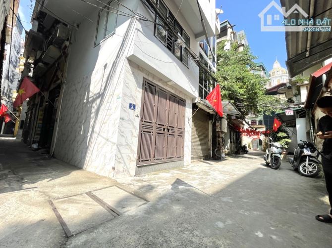 Hoàng Quốc Việt - 18m2 - 5 tầng - Gần phố - Ngõ thông - Dân xây