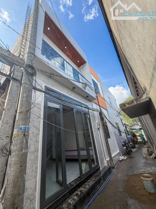 NHÀ LẦU XÂY MỚI - 3 PHÒNG NGỦ - TRỤC CHÍNH HẺM 8 TRẦN CHIÊN (GẦN ĐẠI HỌC TÂY ĐÔ)