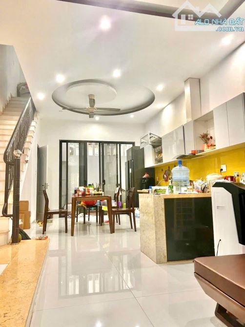 🏆NHÀ 3 TẦNG MẶT TIỀN CẨM CHÁNH, SÁT CẦU NGUYỄN TRI PHƯƠNG – CHỈ 6.2 TỶ🔥