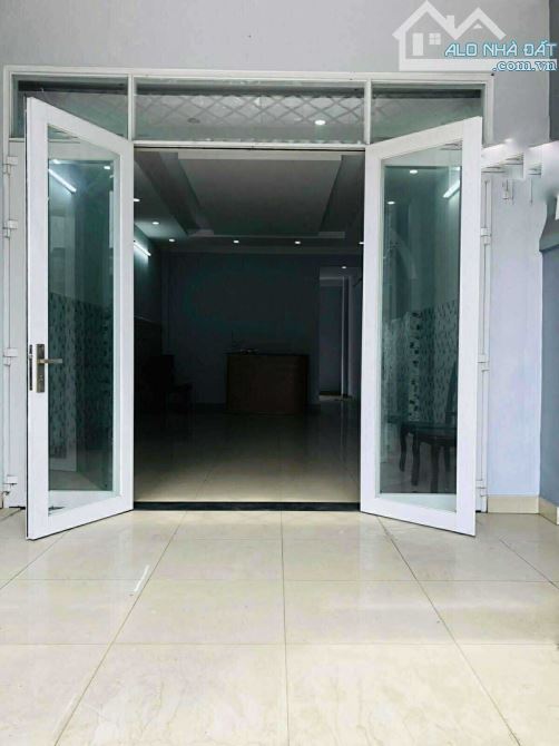 NHÀ 2 TẦNG MẶT TIỀN ĐỐI DIỆN ĐƯỜNG CHỢ HIỆP THÀNH, Q12 - GẦN 100m2 - 2 TẦNG ĐÚC BTCT - GIÁ
