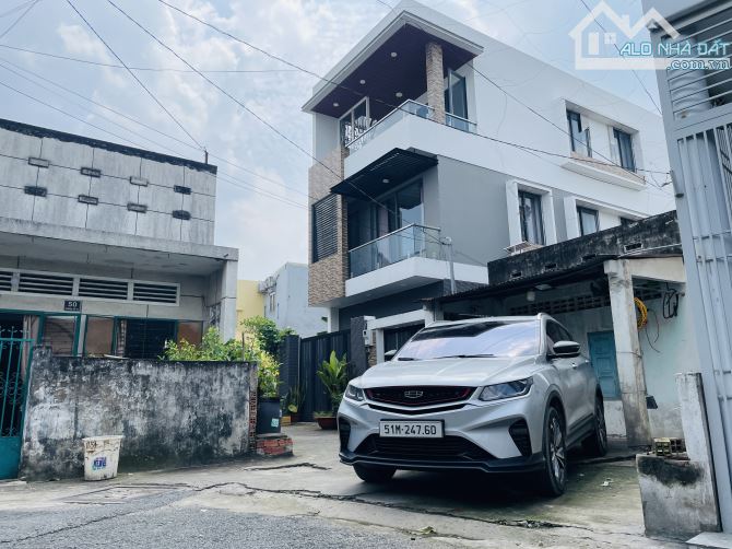 P. Tam Phú, gần BV Thủ Đức biệt thự 130m2 có sân đỗ oto, full TC ngang 8m gấp chỉ 8.45 tỷ.