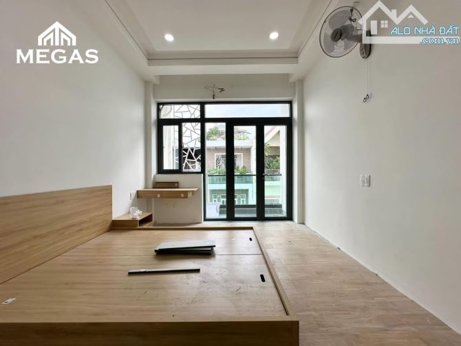 STUDIO BAN CÔNG SIÊU THOÁNG TÂN HƯNG