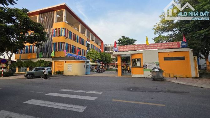 10M ra ô tô 3 làn tránh nhau . Bán đất tặng nhà c4 .66 m chưa đến 9 tỷ phố kim quan . Jsn