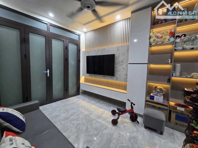 Giảm giá sốc ! Bán nhà phố Tôn Đức Thắng 35m 5 tầng 3 thoáng , ô tô giá 8 tỷ