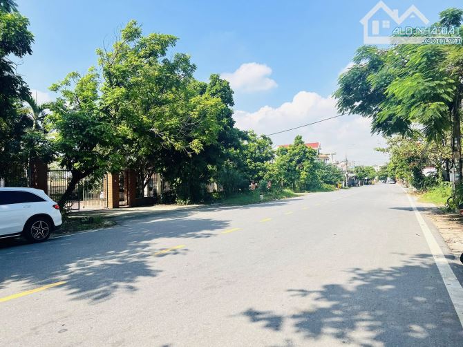 Bán lô đất 100m mặt đường 208  giá 4,xx tỷ