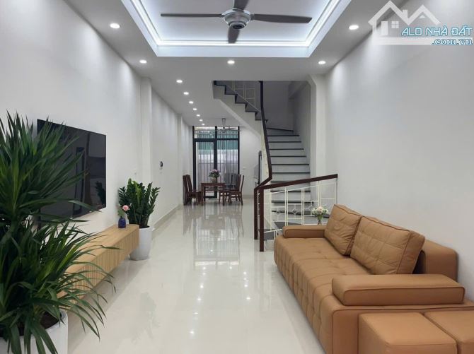 Ngọc Hồi - Hoàng Mai 51/67m x 5 tầng, mặt tiền 3.4m, giá 10.5 tỷ thương lượng
