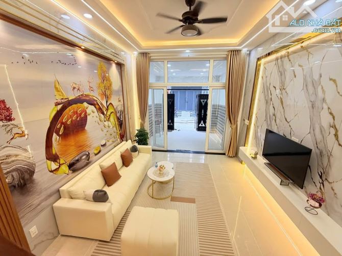 Bán nhà Lương Định Của 40m2 vị trí đẹp ngõ thông thang máy 8.5 tỷ