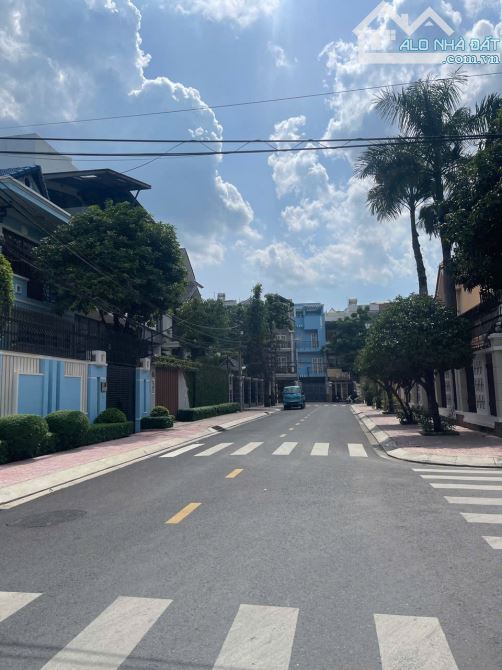 Bán biệt thự Phường Chánh Hưng (Phường 5, Quận 8 cũ). Biệt thự thiết kế thông thoáng