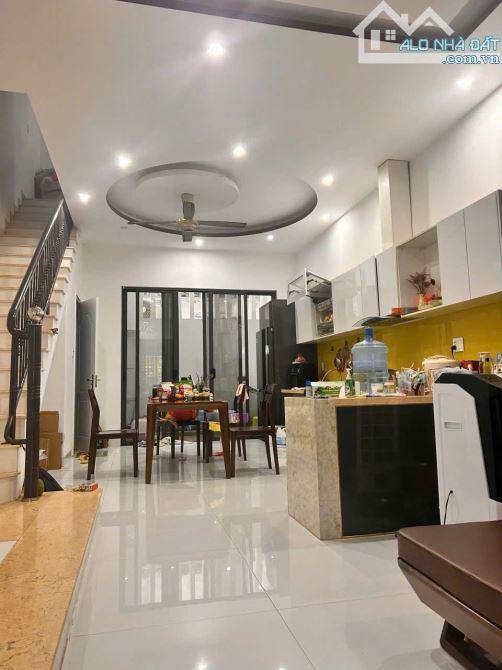 Nhà 3 tầng mặt tiền Cẩm Chánh 5