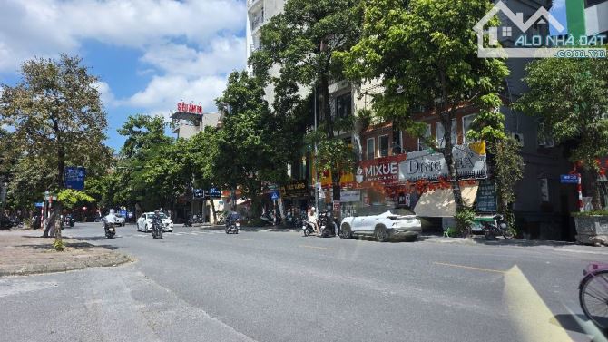 Sát Phố-Ô Tô-Kinh Doanh-Gần Chợ,Trường Học.Bán Nhà Trâu Quỳ,Dt 70m,Giá 13 Tỷ.