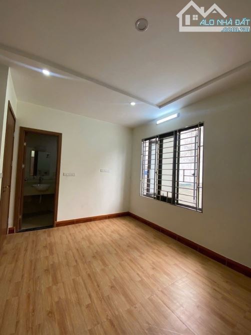 NHÀ PHỐ QUAN NHÂN – SÁT SÂN CHƠI NGÕ THÔNG – 3 GÁC ĐỖ CỬA. CHỦ TỰ XÂY CHẮC CHẮN