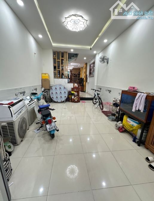 Bán nhanh: 7,5 Nhà cực đẹp Lý Thánh Tông. 4 tầng, 4pn, 5wc. Dt:4×16.Tặng full nội thất